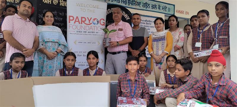 पटियाला जिले के गांव मझांल कलां स्थित सरकारी स्मार्ट हाई स्कूल में आयोजित कार्यक्रम के दौरान स्कूल के सभी बच्चों को ठंड से बचाव के लिए जुराबें दी गई व स्कूल में नोटिस बोर्ड लगवाए गए।