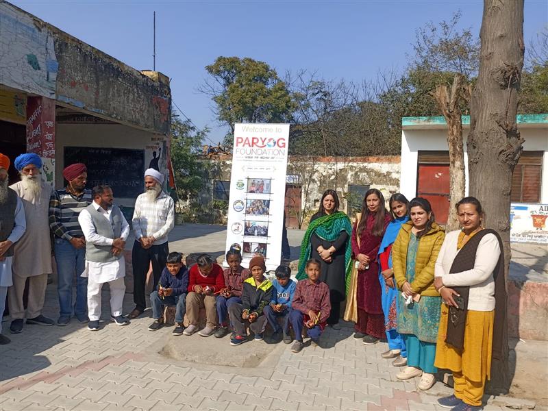 प्रयोग फाउंडेशन ने गणतंत्र दिवस 2026 के अवसर पर मोहाली के गांव बठलाना में पेड़ों की रक्षा करने वाले बच्चों को सम्मानित किया