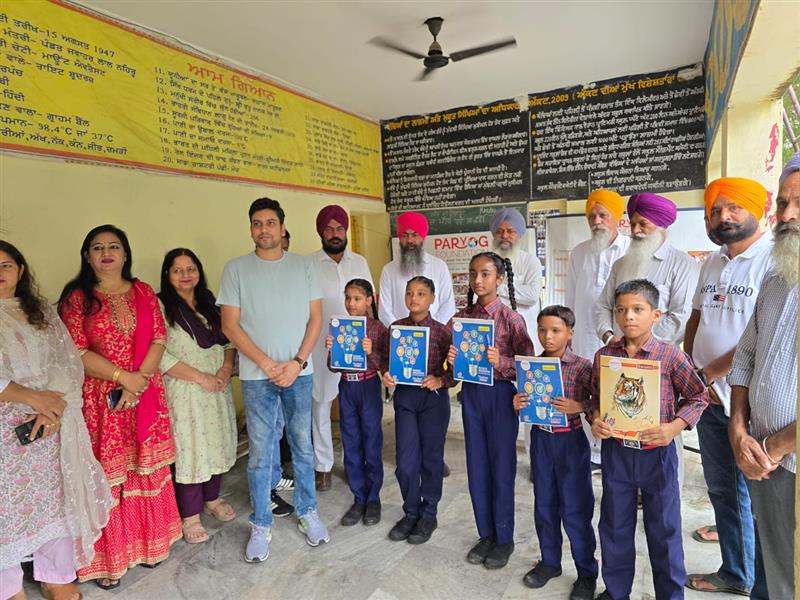 बठलाना स्कूल के सभी बच्चों को दी पाठय सामग्री